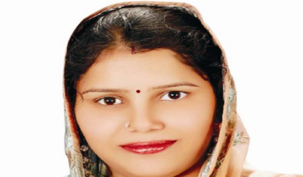 गुरुग्राम जिला परिषद की पूर्व चेयरपर्सन नकदी व सोना लेकर फरार गुरुग्राम जिला परिषद की पूर्व चेयरपर्सन नकदी व सोना लेकर फरार
