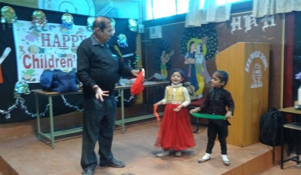 hkh public school students entertaining magic show on children's day
