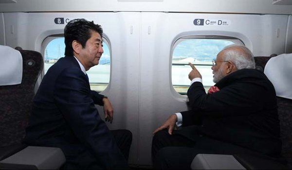 मोदी और शिंजो आबे ने किया बुलेट ट्रेन में सफर मोदी और शिंजो आबे ने किया बुलेट ट्रेन में सफर