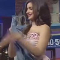 Alia Bhatt selling soap and jeans at Kapil's comedy show