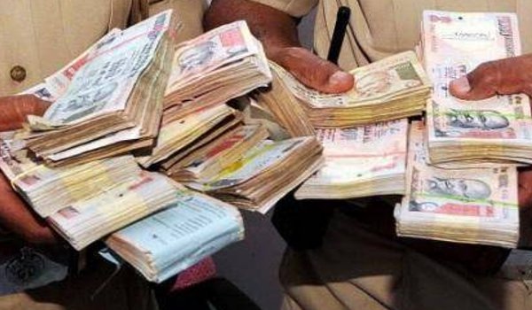 ठेकेदार के खाते में 62 लाख जमा होने पर एकाउंट सील ठेकेदार के खाते में 62 लाख जमा होने पर एकाउंट सील