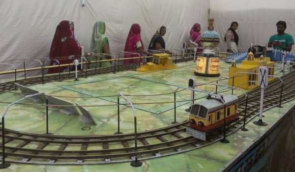 पुष्कर मेले में रेल विकास प्रदर्शनी बनी आकर्षण का केन्द्र