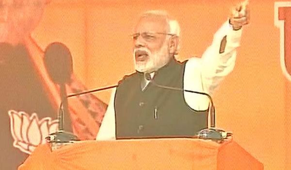 मोदी ने गरीबों को किया आगाह, पापियों का पैसा अपने खाते में न डालें मोदी ने गरीबों को किया आगाह, पापियों का पैसा अपने खाते में न डालें
