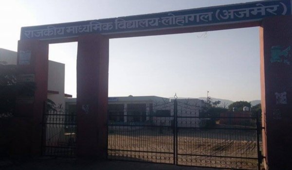 नहीं आया बीएलओ, वोटर लिस्ट में नाम जुडवाने के लिए इंतजार करते रहे लोग नहीं आया बीएलओ, वोटर लिस्ट में नाम जुडवाने के लिए इंतजार करते रहे लोग