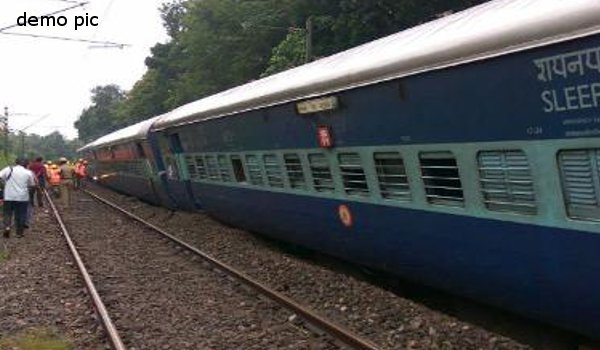 इंदौर के पास एक और रेल हादसा टला, पैसेंजर का इंजन पटरी से उतरा