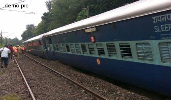 इंदौर के पास एक और रेल हादसा टला, पैसेंजर का इंजन पटरी से उतरा इंदौर के पास एक और रेल हादसा टला, पैसेंजर का इंजन पटरी से उतरा