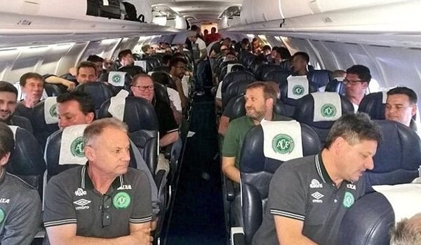 ब्राजील की फ़ुटबाल टीम ले जा रहा प्लेन क्रैश, कुल 72 यात्री थे