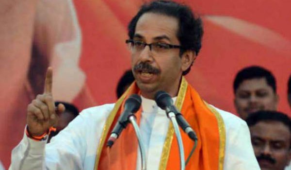 कैशलेस जनता का क्या, नोटबंदी को लेकर मोदी पर हमला किया उद्धव ठाकरे ने कैशलेस जनता का क्या, नोटबंदी को लेकर मोदी पर हमला किया उद्धव ठाकरे ने