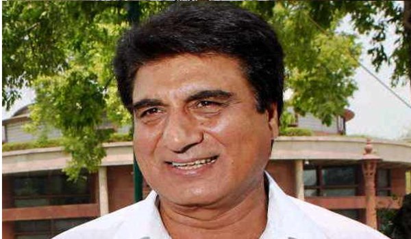 आधा किलोमीटर में ही थमा अखिलेश का विकास रथ, कांग्रेस ने ली चुटकी आधा किलोमीटर में ही थमा अखिलेश का विकास रथ, कांग्रेस ने ली चुटकी