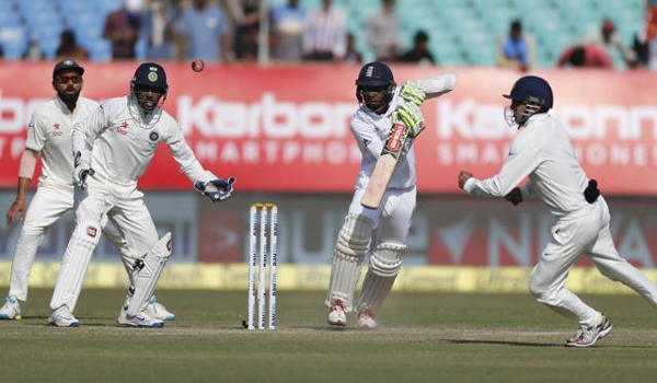 विराट ने भारत को हार से बचाया, ड्रॉ हुआ राजकोट टेस्ट