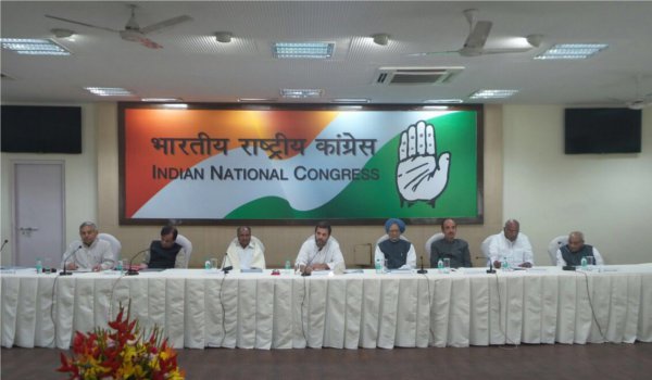 CWC में बोले राहुल गांधी, सत्ता के नशे में चूर हैं मोदी CWC में बोले राहुल गांधी, सत्ता के नशे में चूर हैं मोदी
