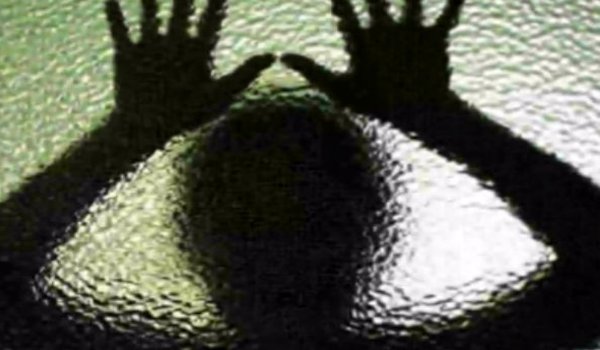 बिहार के बेगूसराय में ट्रेन में बच्ची से रेप, लोको पायलट अरेस्ट बिहार के बेगूसराय में ट्रेन में बच्ची से रेप, लोको पायलट अरेस्ट