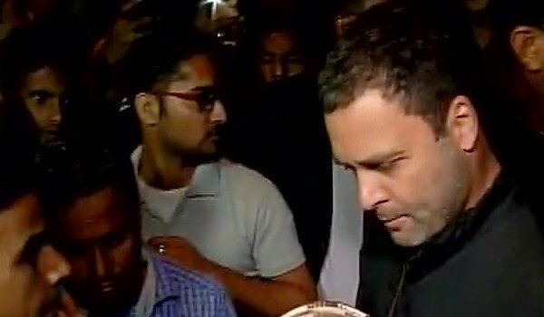 राहुल गांधी ने राजधानी के बैंक एटीएम पर पूछा लोगों का हाल राहुल गांधी ने राजधानी के बैंक एटीएम पर पूछा लोगों का हाल