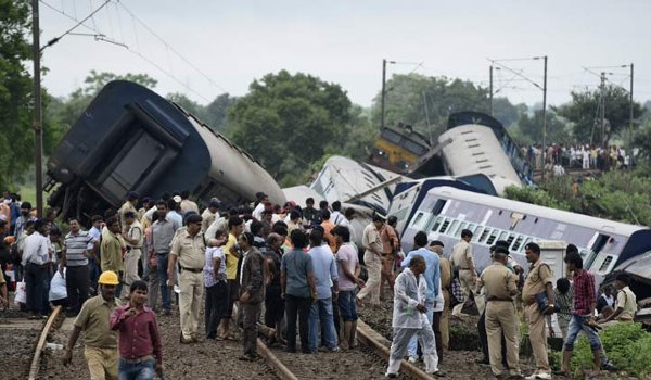 देश में बीते छह साल में हुए बडे रेल हादसे देश में बीते छह साल में हुए बडे रेल हादसे