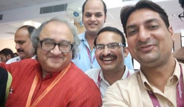 नोटबंदी हुई भारत में, कमर टूट गई पाकिस्तान की : तारेक फ़तेह नोटबंदी हुई भारत में, कमर टूट गई पाकिस्तान की : तारेक फ़तेह