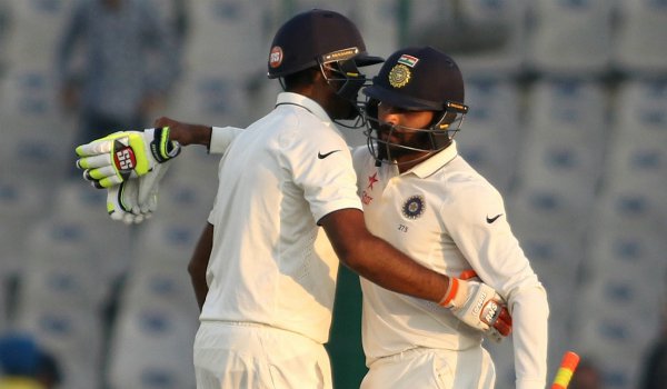 मोहाली टेस्ट : भारत के 271 रन पर 6 विकेट गिरे, अश्विन-कोहली का अर्धशतक