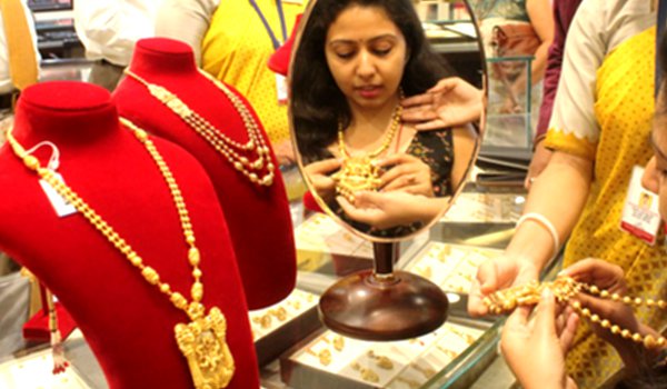 सर्राफा में मची खलबली, इंकमटैक्स की रेड की आशंका में कई भूमिगत सर्राफा में मची खलबली, इंकमटैक्स की रेड की आशंका में कई भूमिगत