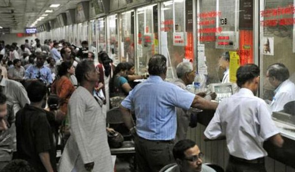 भारतीय रेलवे को वेटिंग टिकट से अमीर बनाते सुरेश प्रभु