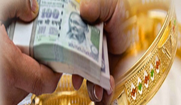गोल्ड लोन के बदले नकली सोने की चूडियां थमाई गोल्ड लोन के बदले नकली सोने की चूडियां थमाई