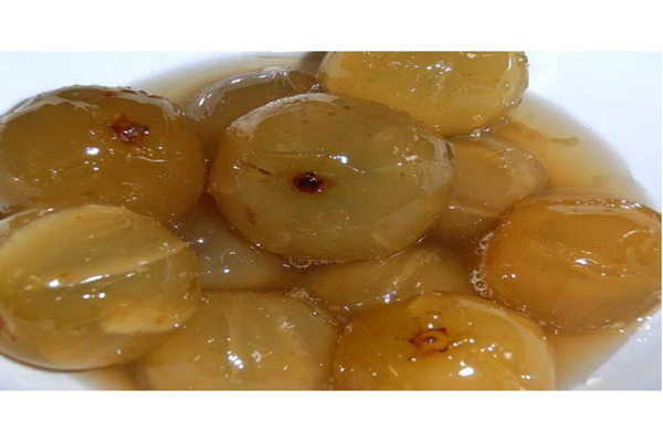 Here's what to eat amla with honey
