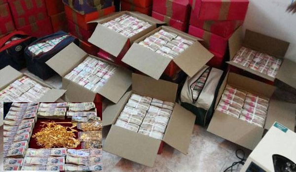 बालाजी मंदिर के सदस्य के निवास पर छापे, 100 किलो सोना और 90 करोड़ रुपए बरामद बालाजी मंदिर के सदस्य के निवास पर छापे, 100 किलो सोना और 90 करोड़ रुपए बरामद