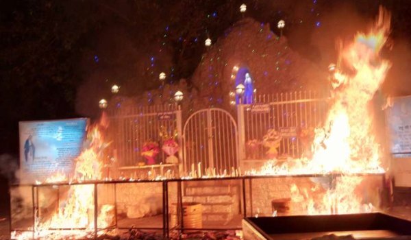 दिल्ली : खुशी के मौके पर बड़ा हादसा टला, चर्च में लगी आग