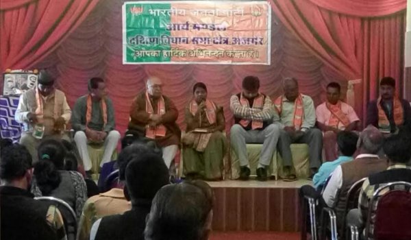 सीएम राजे की आमसभा के लिए जुटे बीजेपी आर्य मंडल के कार्यकर्ता सीएम राजे की आमसभा के लिए जुटे बीजेपी आर्य मंडल के कार्यकर्ता