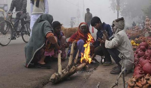 बर्फीली हवाओं के थपडों से ठिठुरा राजस्थान बर्फीली हवाओं के थपडों से ठिठुरा राजस्थान