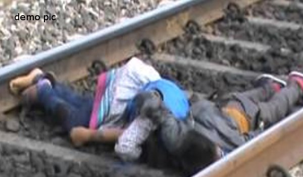 चूरू में प्रेमी जोड़े ने ट्रेन के आगे कूदकर दी जान चूरू में प्रेमी जोड़े ने ट्रेन के आगे कूदकर दी जान