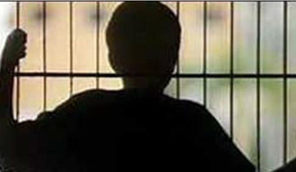 धौलपुर में गार्ड को चकमा देकर भागे तीन बाल अपचारी धौलपुर में गार्ड को चकमा देकर भागे तीन बाल अपचारी