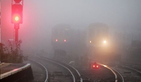 दिल्ली : कोहरे के कारण 66 ट्रेनें और 26 उड़ानें प्रभावित