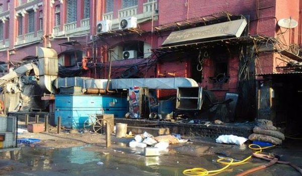 हावड़ा स्टेशन के फूड प्लाजा में लगी भयावह आग