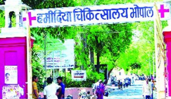 अस्पताल में चूहों ने कुतरीं लाश, मंत्री बोले चूहों का किसी पर वश नहीं