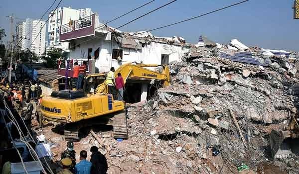 हैदराबाद : इमारत ढहने से मरने वालों की संख्या 11 हुई हैदराबाद : इमारत ढहने से मरने वालों की संख्या 11 हुई