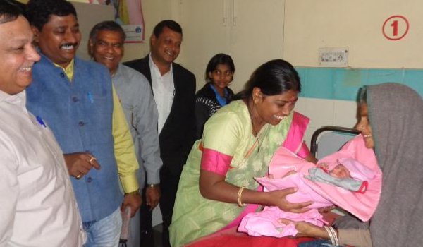 महिला बाल विकास राज्यमंत्री अनिता भदेल ने कुछ यूं मनाया बर्थडे महिला बाल विकास राज्यमंत्री अनिता भदेल ने कुछ यूं मनाया बर्थडे