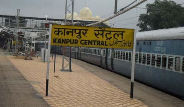लोकमान्य तिलक ट्रेन के एसी कोच के पहिये का बोल्ट खुला लोकमान्य तिलक ट्रेन के एसी कोच के पहिये का बोल्ट खुला