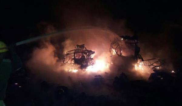 कर्नाटक में गैस सिलेंडरों से भरे दो ट्रकों में लगी आग