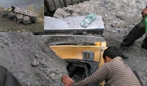 गोडडा की कोल माइन से निकाले गए 10 शव, दबे हो सकते हैं 30 गोडडा की कोल माइन से निकाले गए 10 शव, दबे हो सकते हैं 30