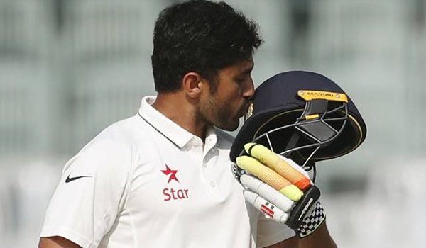 निचले क्रम में दोहरा शतक लगाने वाले तीसरे भारतीय बने करुण नायर निचले क्रम में दोहरा शतक लगाने वाले तीसरे भारतीय बने करुण नायर