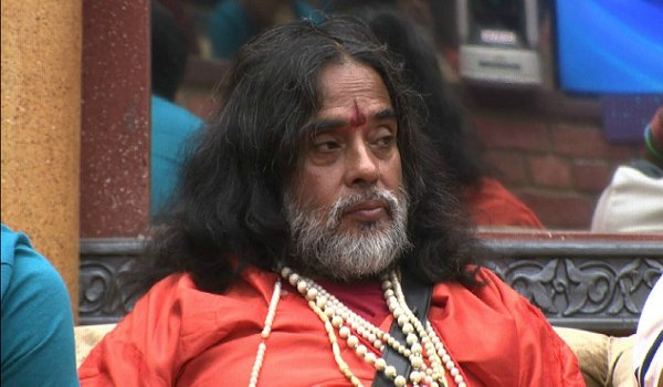 स्वामी ओम जी महाराज कोर्ट में पेश, गैर जमानती वारंट रद्द स्वामी ओम जी महाराज कोर्ट में पेश, गैर जमानती वारंट रद्द