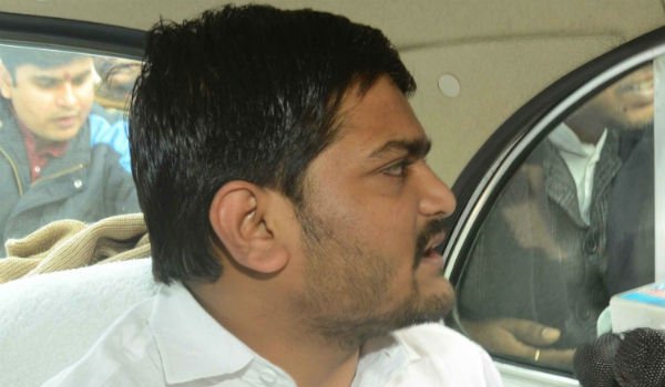 पटेल नेता हार्दिक को जयपुर में रोका, पुलिस अभिरक्षा में उदयपुर भेजा