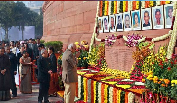 13 दिसम्बर : संसद पर आतंकी हमले की बरसी 13 दिसम्बर : संसद पर आतंकी हमले की बरसी