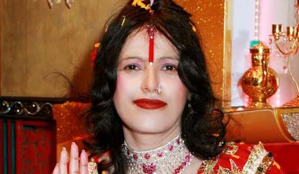 radhe maa visits Chaitanya Gagangiri gaushala