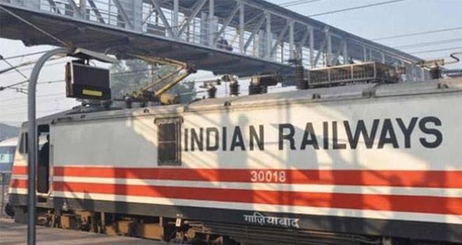 संसाधन जुटाने के लिए रेलवे बढ़ा सकता है यात्री किराया संसाधन जुटाने के लिए रेलवे बढ़ा सकता है यात्री किराया