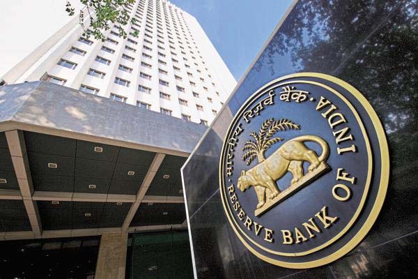 बैंकों में जमा का 61.5 फीसदी हिस्सा परिवारों की बचत: RBI बैंकों में जमा का 61.5 फीसदी हिस्सा परिवारों की बचत: RBI