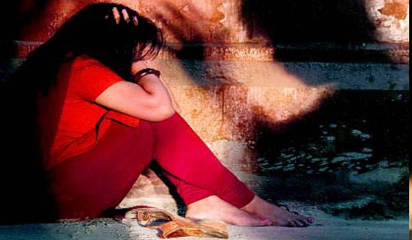 डेढ़ साल साथ रही, विवाहिता ने युवक पर लगाया रेप का आरोप डेढ़ साल साथ रही, विवाहिता ने युवक पर लगाया रेप का आरोप