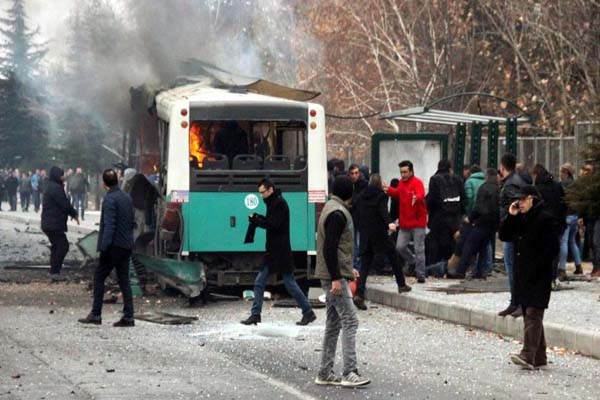 तुर्की: कार बम हमले में 13 सैनिकों की मौत, 50 घायल
