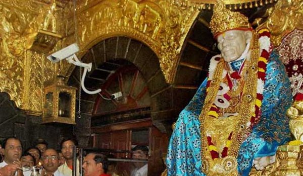 सांई बाबा के चरणों में चढ़ा 51 दिनों में 31 करोड़ का चढ़ावा सांई बाबा के चरणों में चढ़ा 51 दिनों में 31 करोड़ का चढ़ावा