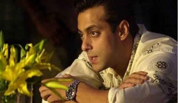 फोर्ब्स के 100 धनवानों की सूची में सलमान ने शाहरुख को पछाड़ा फोर्ब्स के 100 धनवानों की सूची में सलमान ने शाहरुख को पछाड़ा