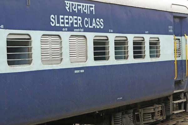 रेलवे का ऑफर: कोच के डिजाइन पर मांगे सुझाव, विजेताओं को 12 लाख इनाम रेलवे का ऑफर: कोच के डिजाइन पर मांगे सुझाव, विजेताओं को 12 लाख इनाम
